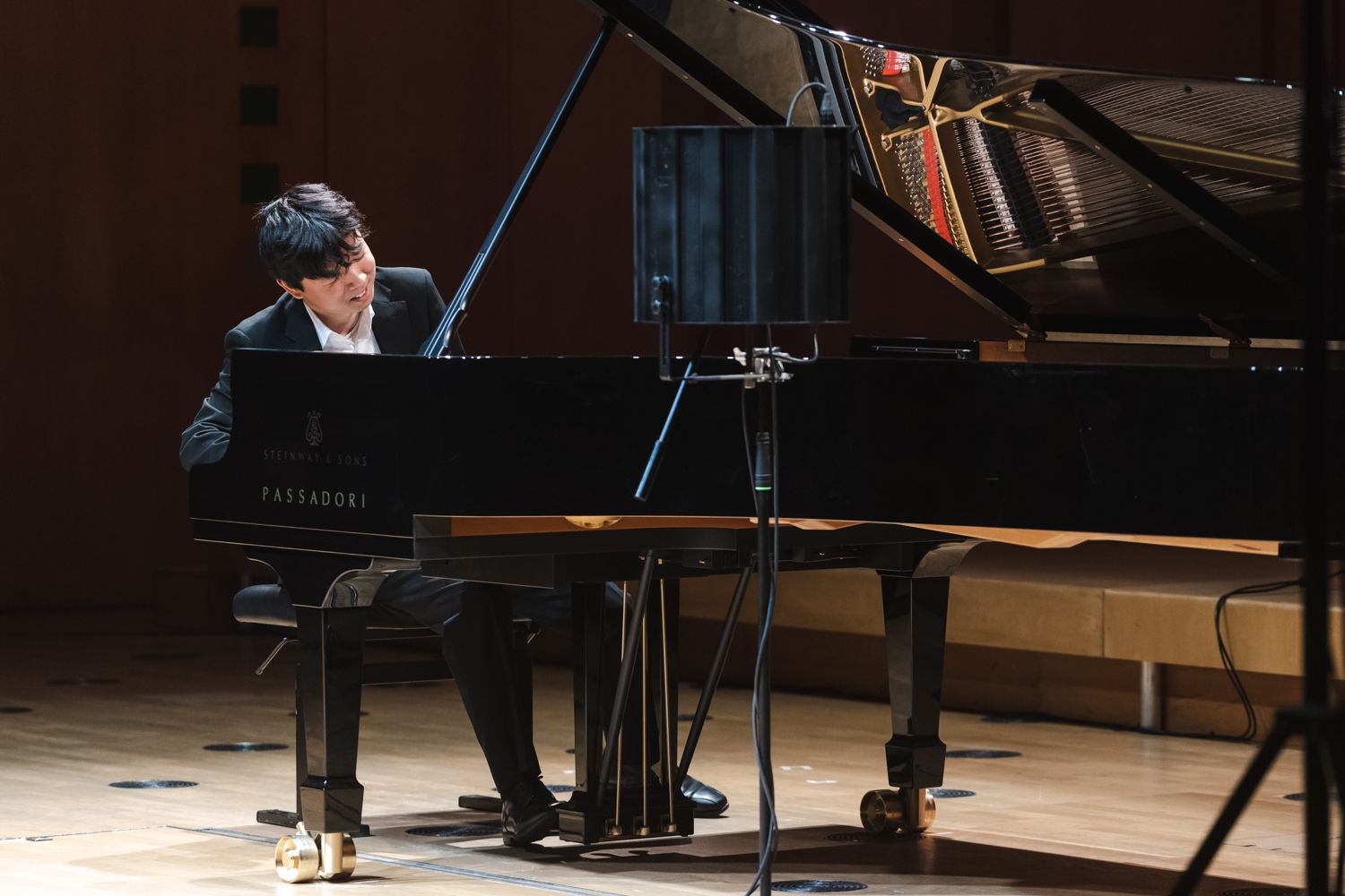 Ryota Yamazaki performing at the piano